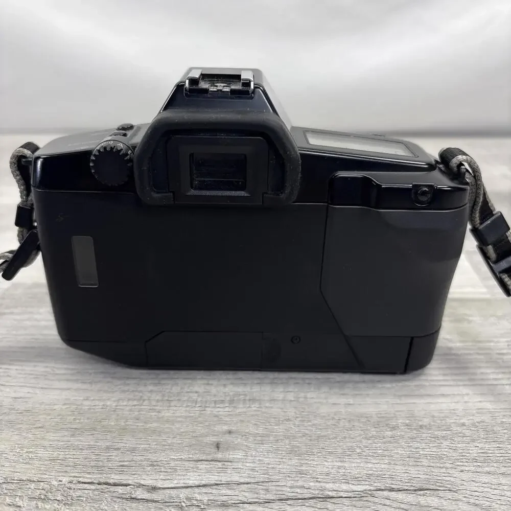 Canon EOS 650 35mm Camera Body (For Parts or Repair)